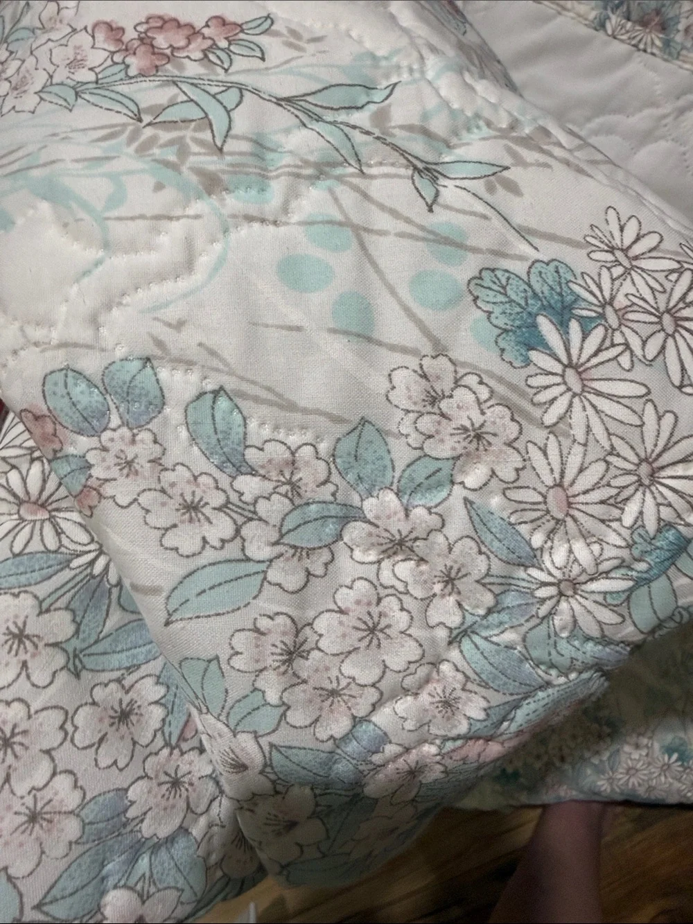 Vintage Cannon Floral Quilted Comforter in White with Blue & Pink Blooms twin